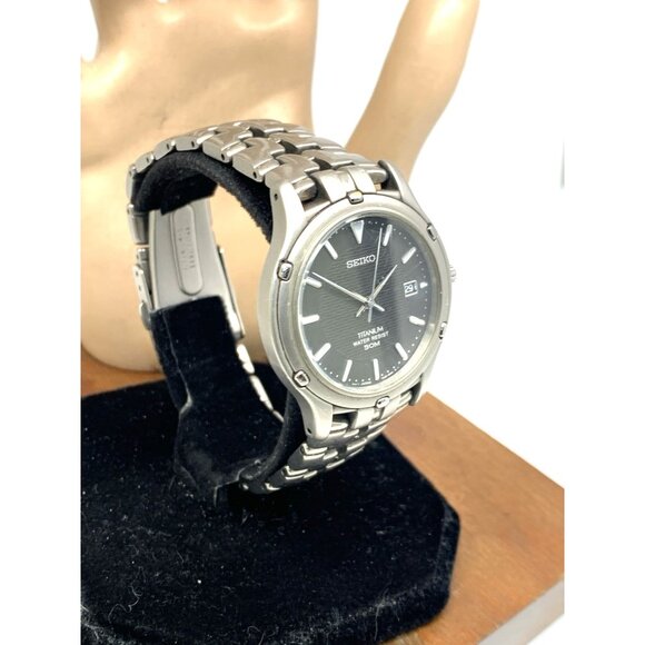 Seiko Men's Watch 7N32-0069 Quartz Gray Dial Date Titanium 36mm Used - Picture 13 of 13